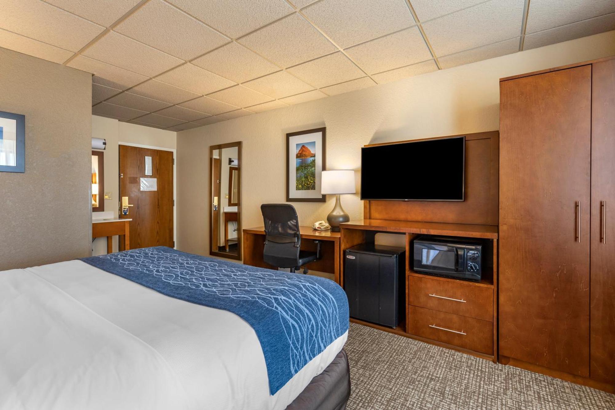 Comfort Inn & Suites Gateway To Glacier National Park Shelby Buitenkant foto