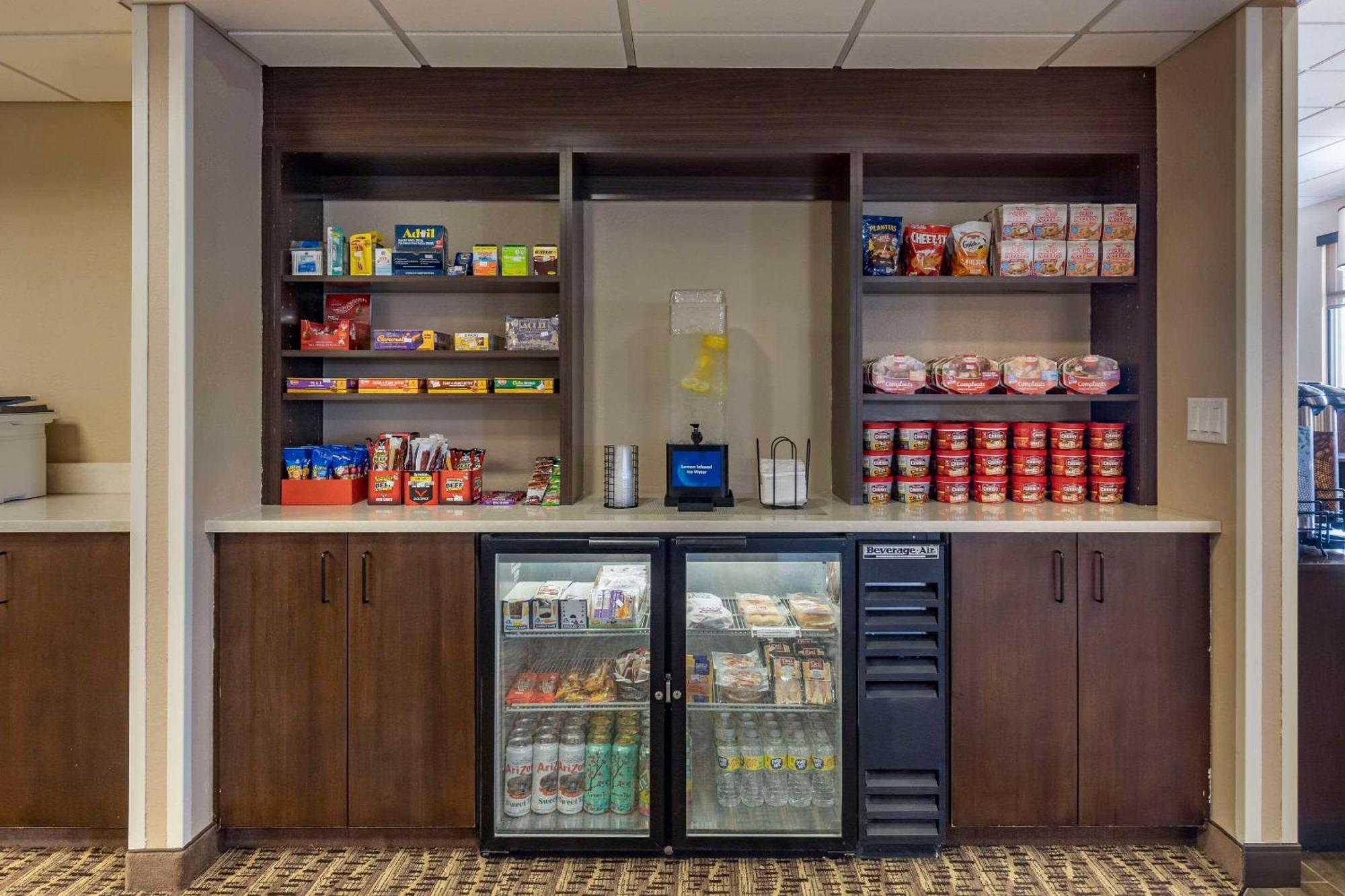 Comfort Inn & Suites Gateway To Glacier National Park Shelby Buitenkant foto