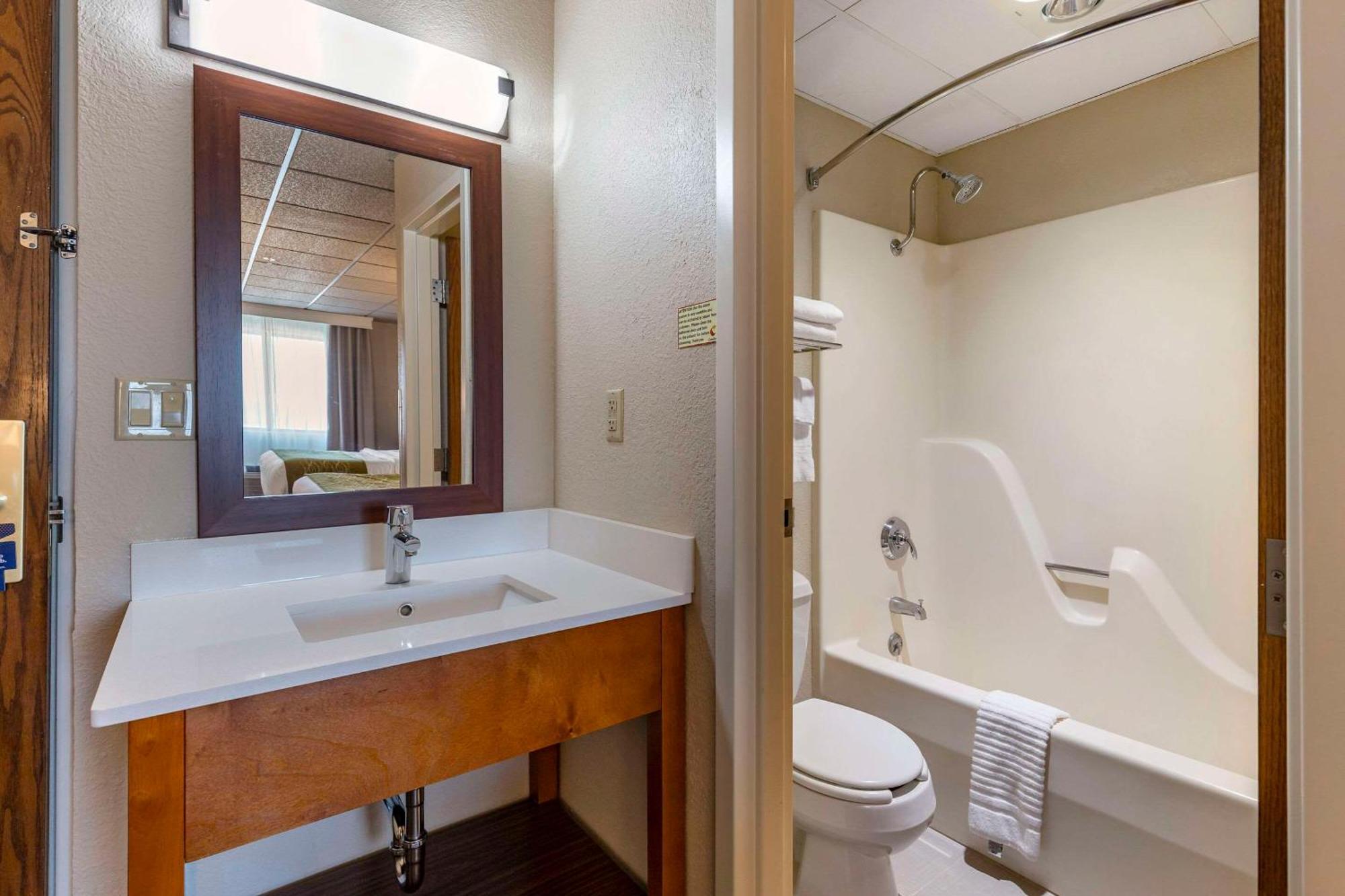 Comfort Inn & Suites Gateway To Glacier National Park Shelby Buitenkant foto