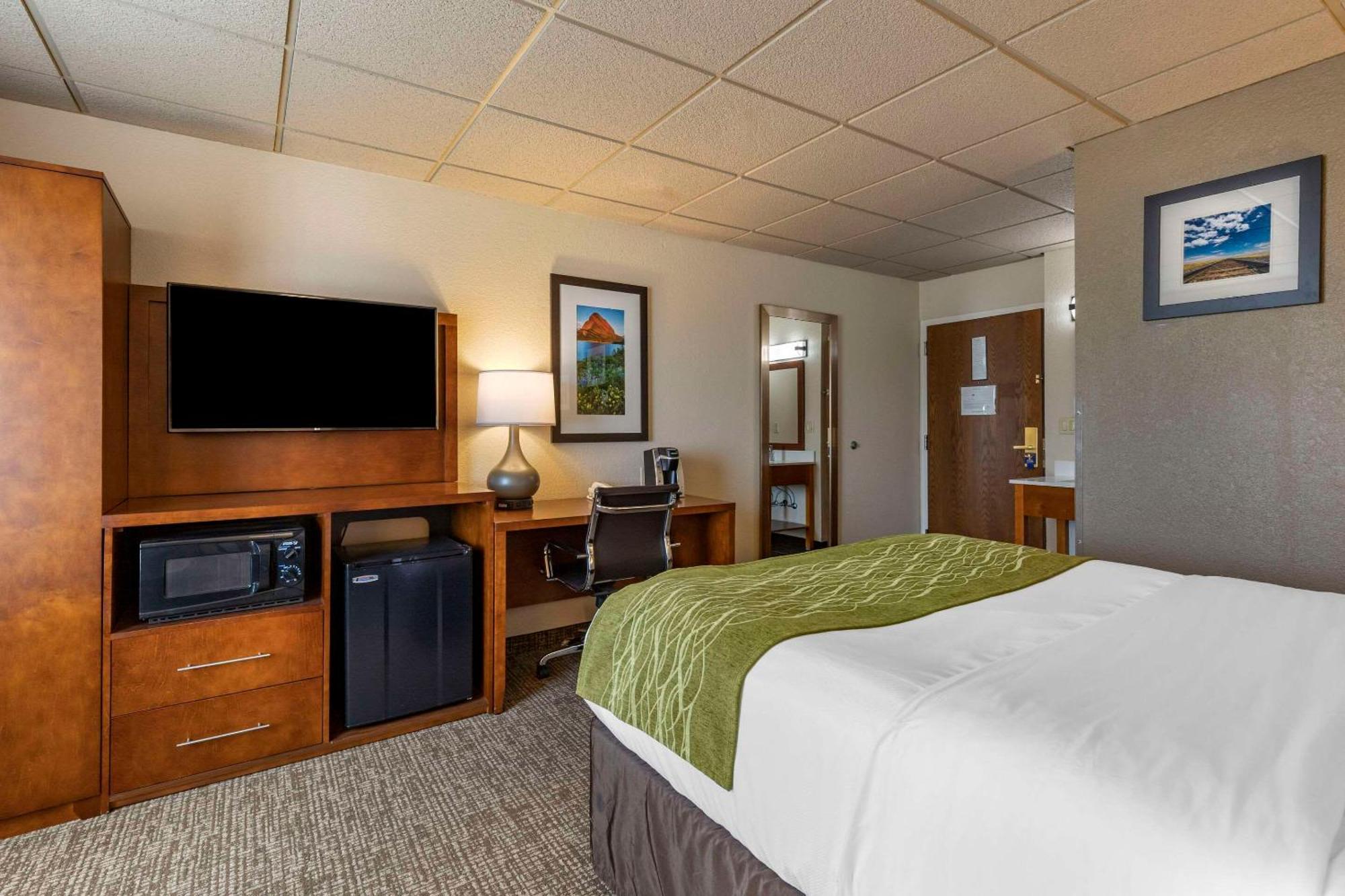 Comfort Inn & Suites Gateway To Glacier National Park Shelby Buitenkant foto
