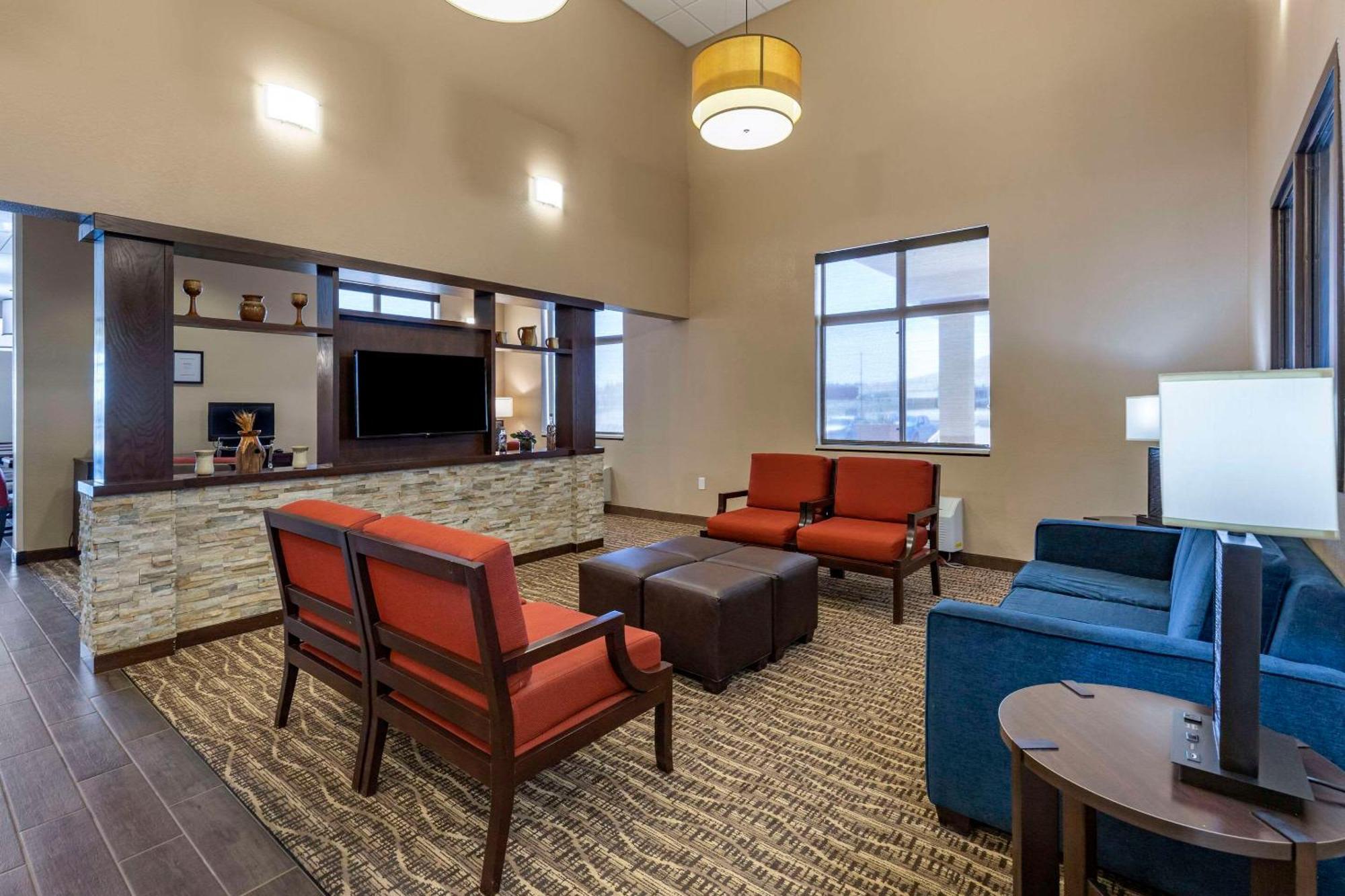 Comfort Inn & Suites Gateway To Glacier National Park Shelby Buitenkant foto